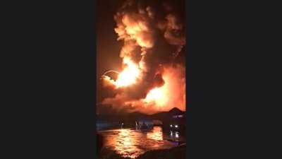 吉打木材厂发生大火　现场频传烟火爆炸火势骇人